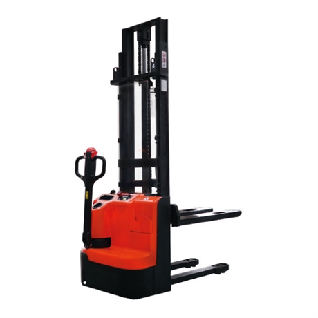 Electrical stacker with 1500 kg load capacity