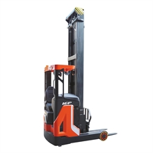 Reach truck with 1600 kg nominal capacity and up to 9500 mm standard lift - 