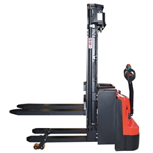 Lithium electric stacker 1600 kg, lift 2900 to 5500 mm - 
