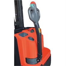 Lithium electric stacker with initial lift 1200 kg, lift 2900 to 4600 mm - 