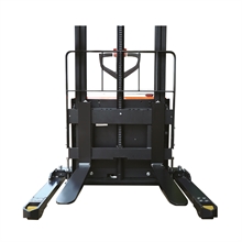 Electric walkie stacker with lithium battery and straddle legs and 1200 kg load capacity - 