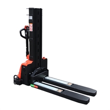 Self-loading powered stacker 600 kg - 