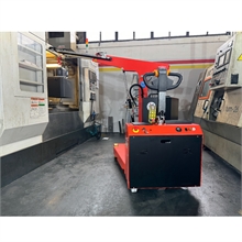 SCP750DBR Electric Counterbalanced Workshop Crane with 270° Rotation, Electric Lift and Reach, Remote Control 750 kg - 