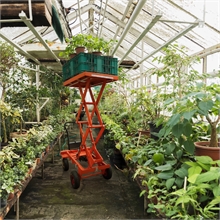 Manual all-terrain lift table on pneumatic wheels, single and double scissor, 200 to 300 kg - 