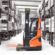 Chariot à mât rétractable lithium avec une capacité de charge de 1600 kg et une hauteur d'élévation de 4500 à 9500 mm - 