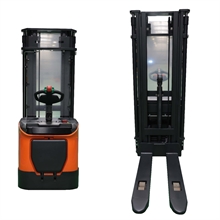 Gerbeur électrique autoporté direction assistée 1600 kg mât 3600 à 4600 mm - 