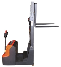 Gerbeur électrique lithium porte-à-faux compact 600 kg - 